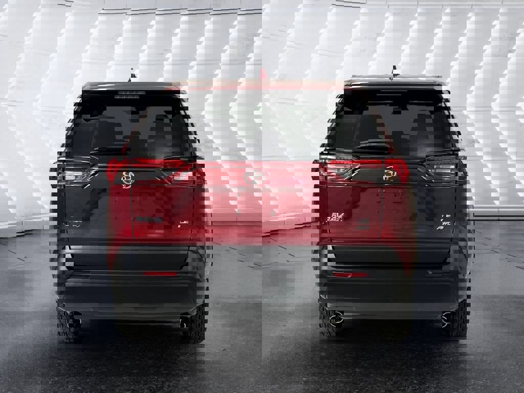 Used 2023 Toyota RAV4 LE AWD/4WD image 5