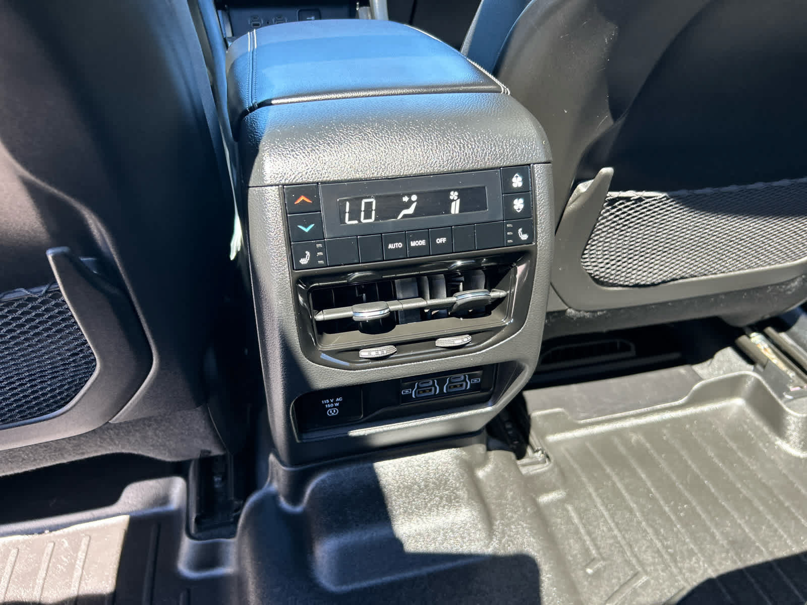 Used 2023 Jeep Grand Cherokee L Limited w/ Luxury Tech Group II AWD/4WD image 24