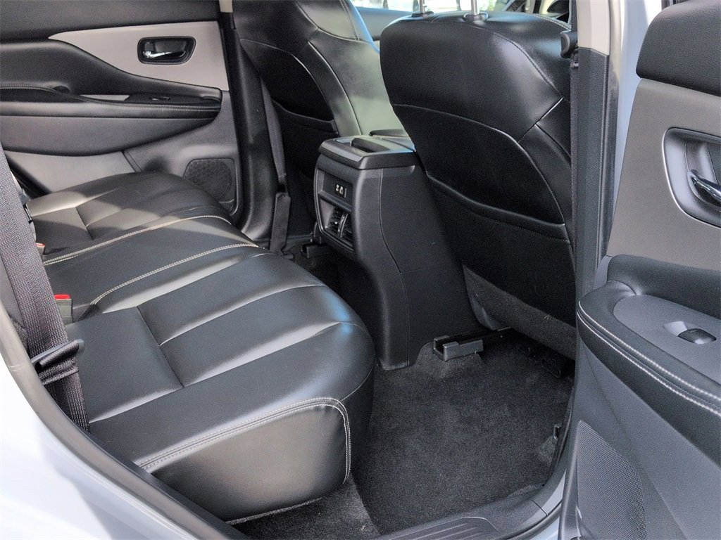 Used 2024 Nissan Murano SV w/ SV Midnight Edition Package image 18