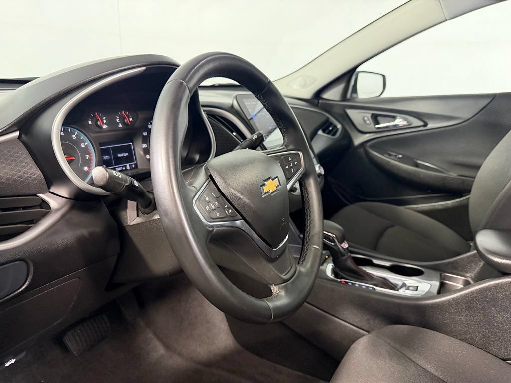 Used 2025 Chevrolet Malibu RS FWD image 22