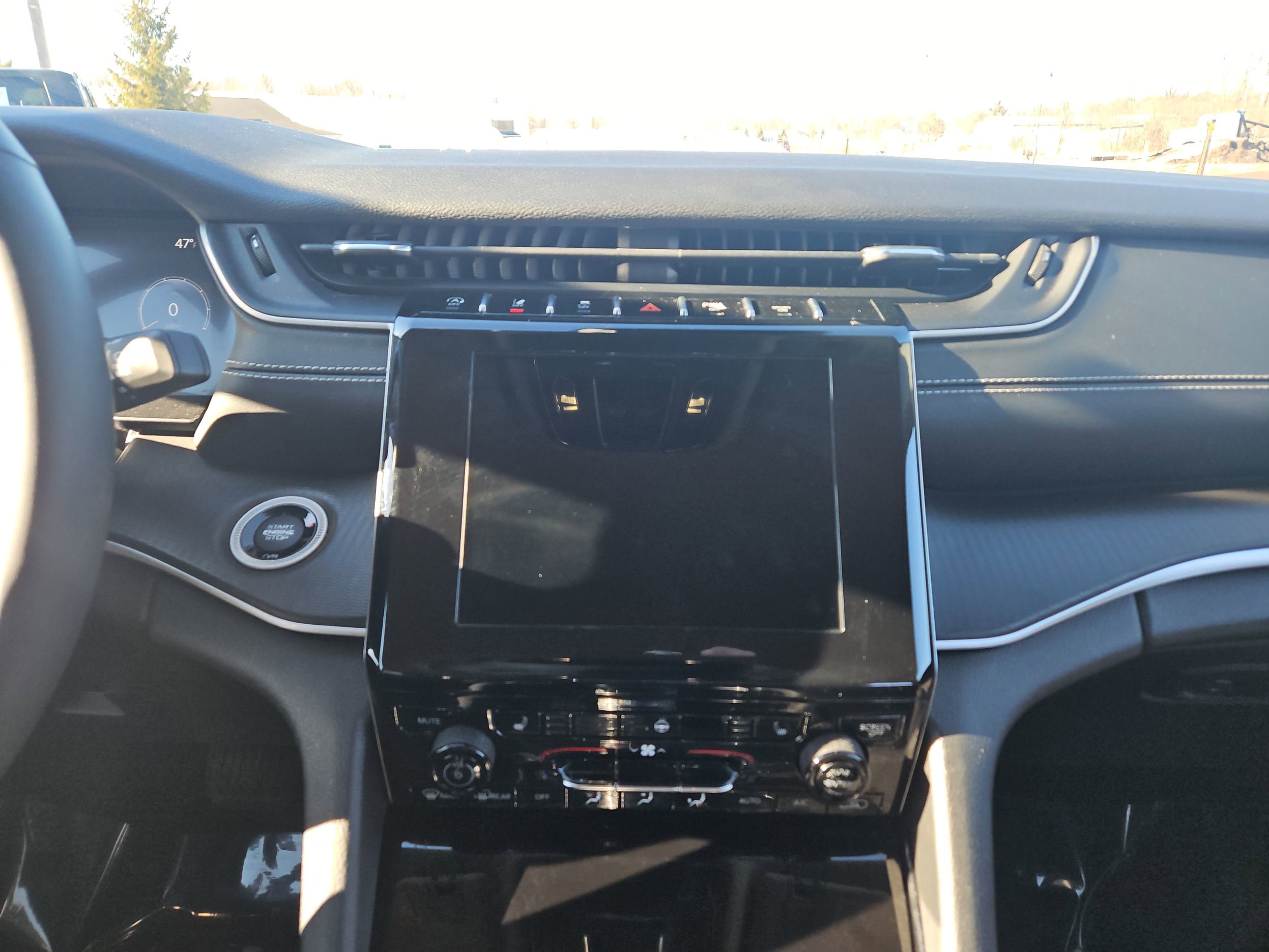 Used 2023 Jeep Grand Cherokee L Laredo w/ Luxury Tech Group I AWD/4WD image 18