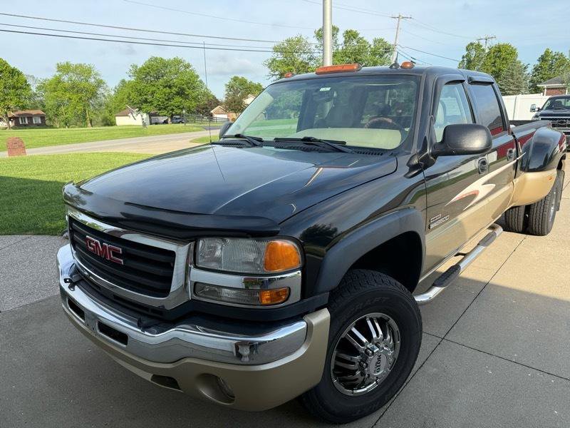Used 2005 GMC Sierra 3500 SLT w/ Heavy-Duty Power Package image 2