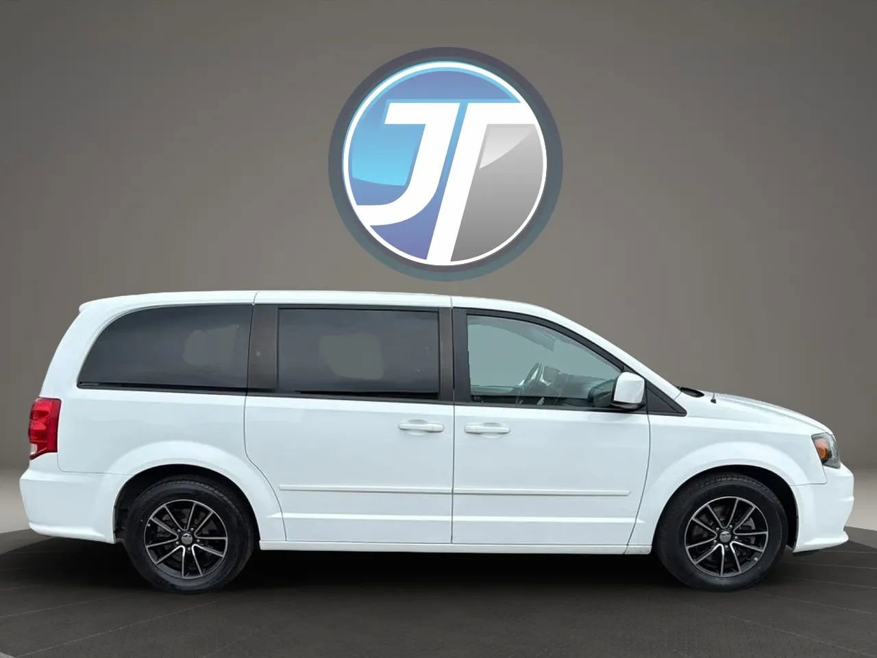 Used 2015 Dodge Grand Caravan R/T FWD image 4