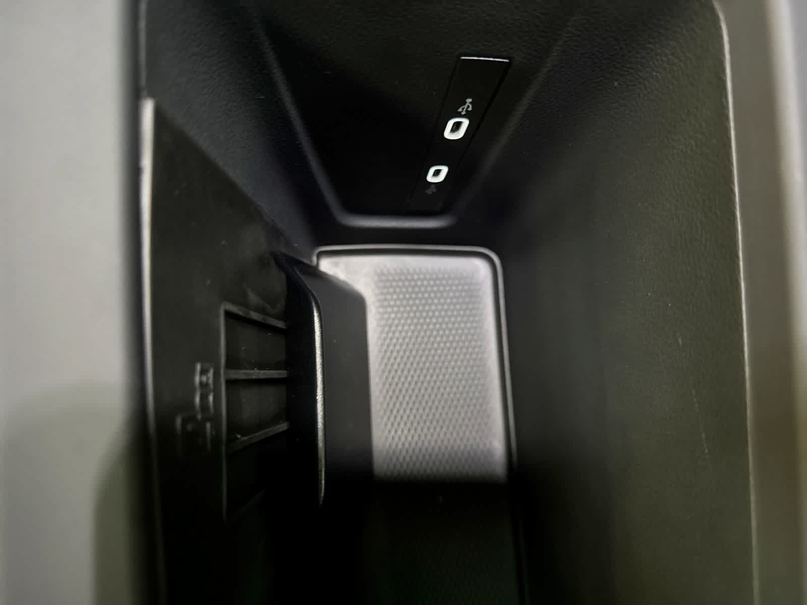 New 2026 Volkswagen Tiguan SE R-Line FWD image 38