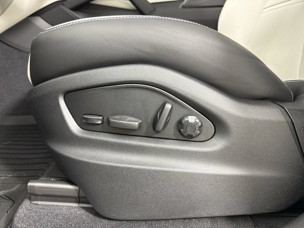 New 2026 Porsche Cayenne Coupe AWD/4WD image 39