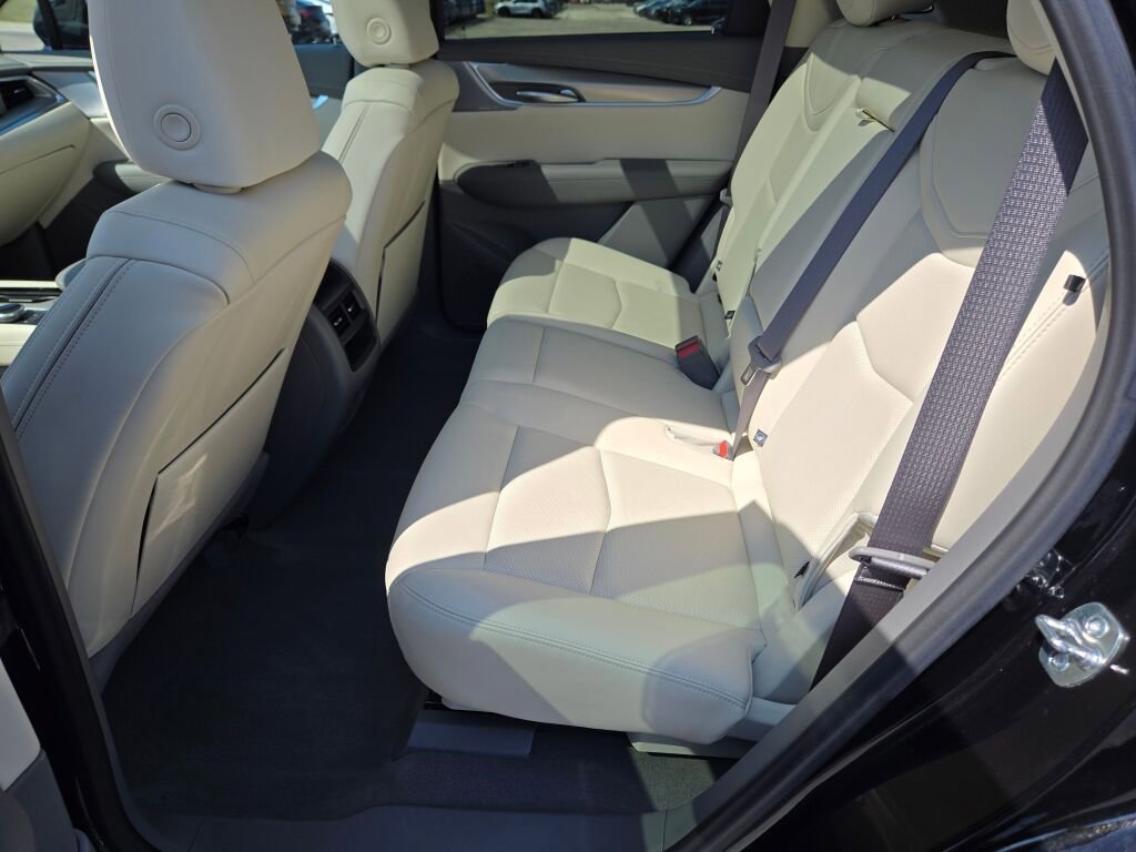 Used 2025 Cadillac XT5 Premium Luxury w/ LPO, Floor Liner Package AWD/4WD image 25