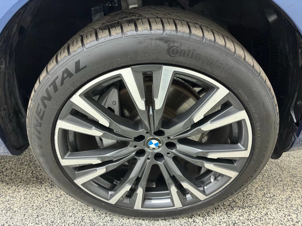 Used 2019 BMW X7 xDrive50i w/ Premium Package AWD/4WD image 12