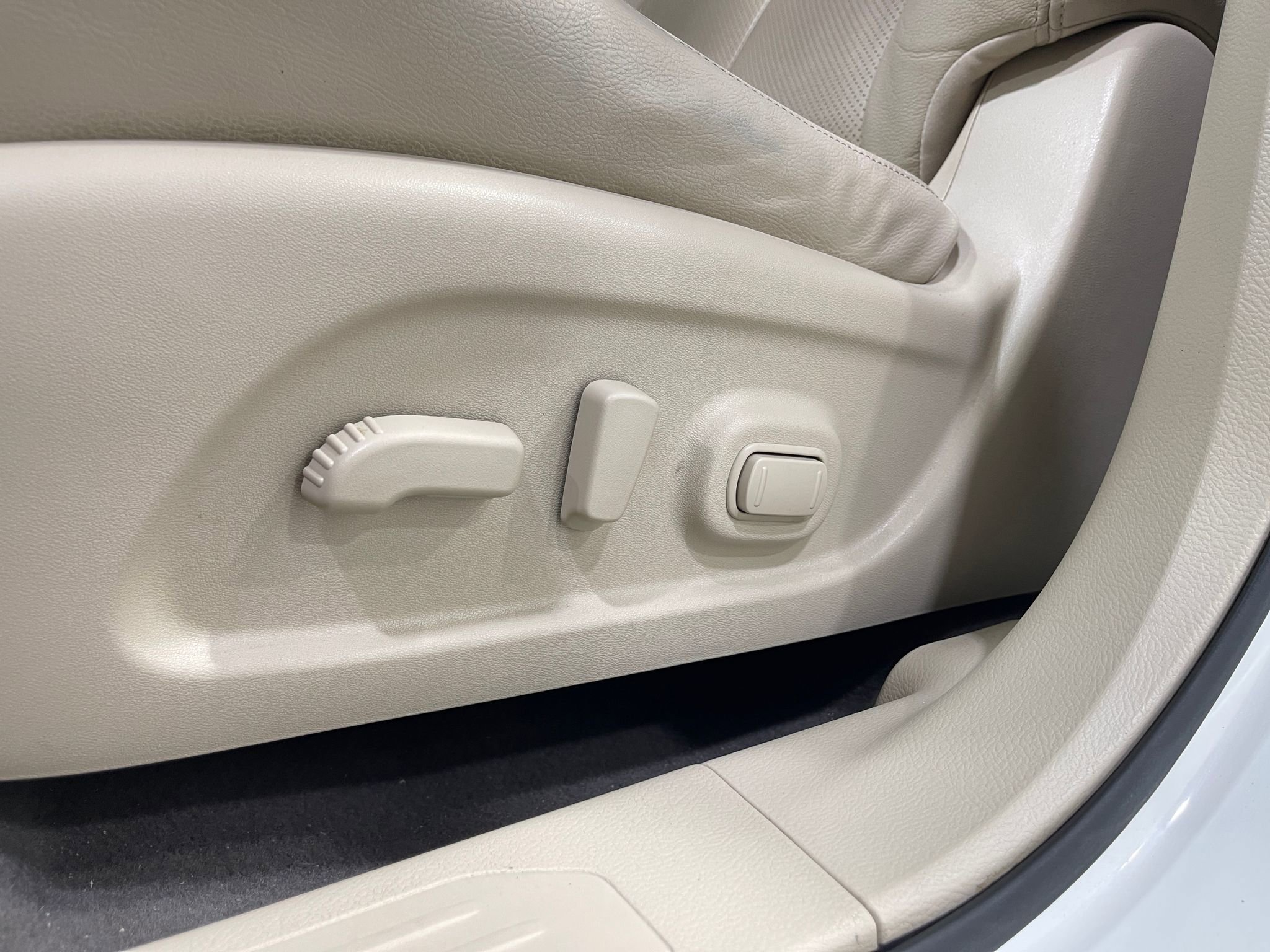Used 2017 Nissan Murano Platinum w/ Platinum Technology Package FWD image 16