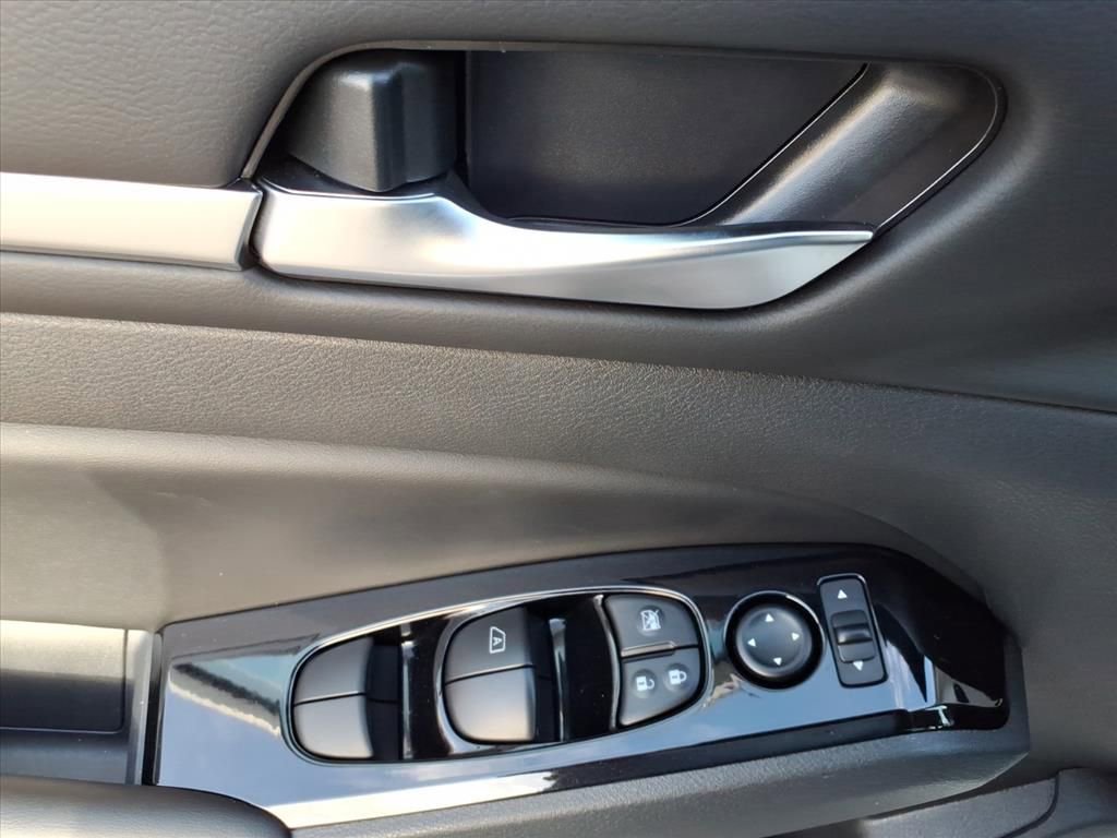 Used 2024 Nissan Altima 2.0 SR image 23