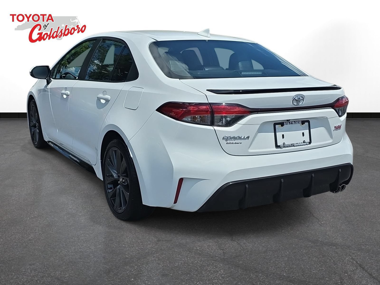 Used 2025 Toyota Corolla XSE FWD image 7