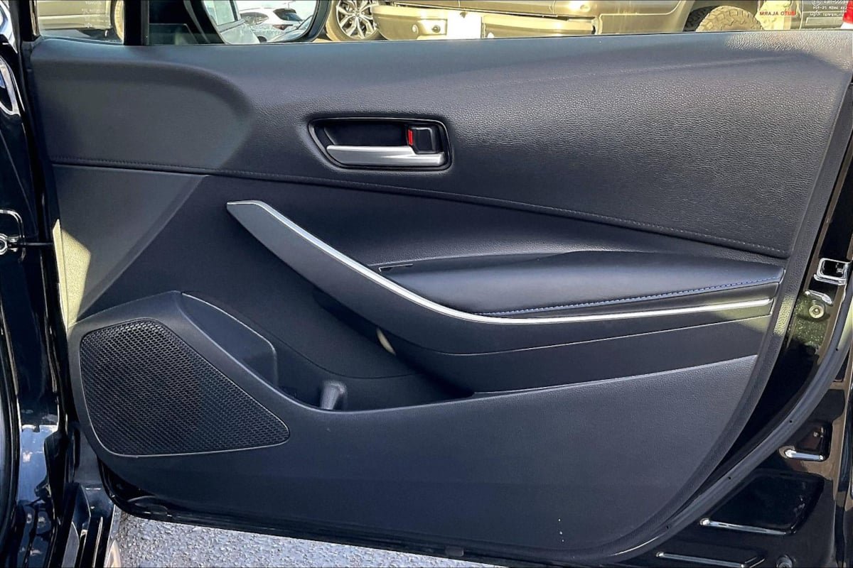 Used 2020 Toyota Corolla SE w/ Carpet Mat Package (TMS) FWD image 21