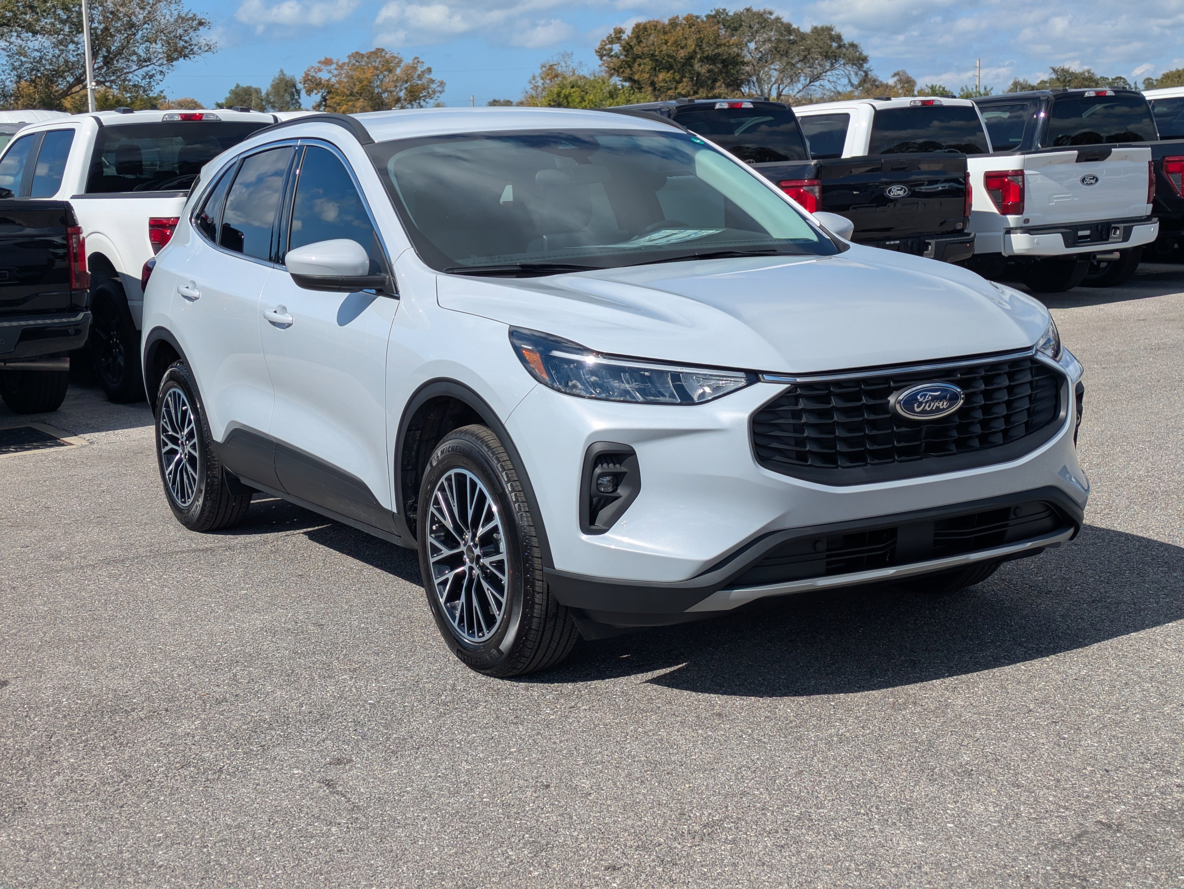 New 2026 Ford Escape SE FWD image 2