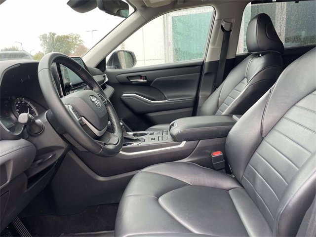 Used 2022 Toyota Highlander XLE image 14