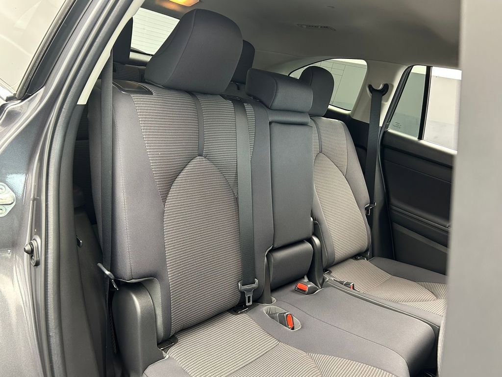 Used 2023 Toyota Highlander LE image 40
