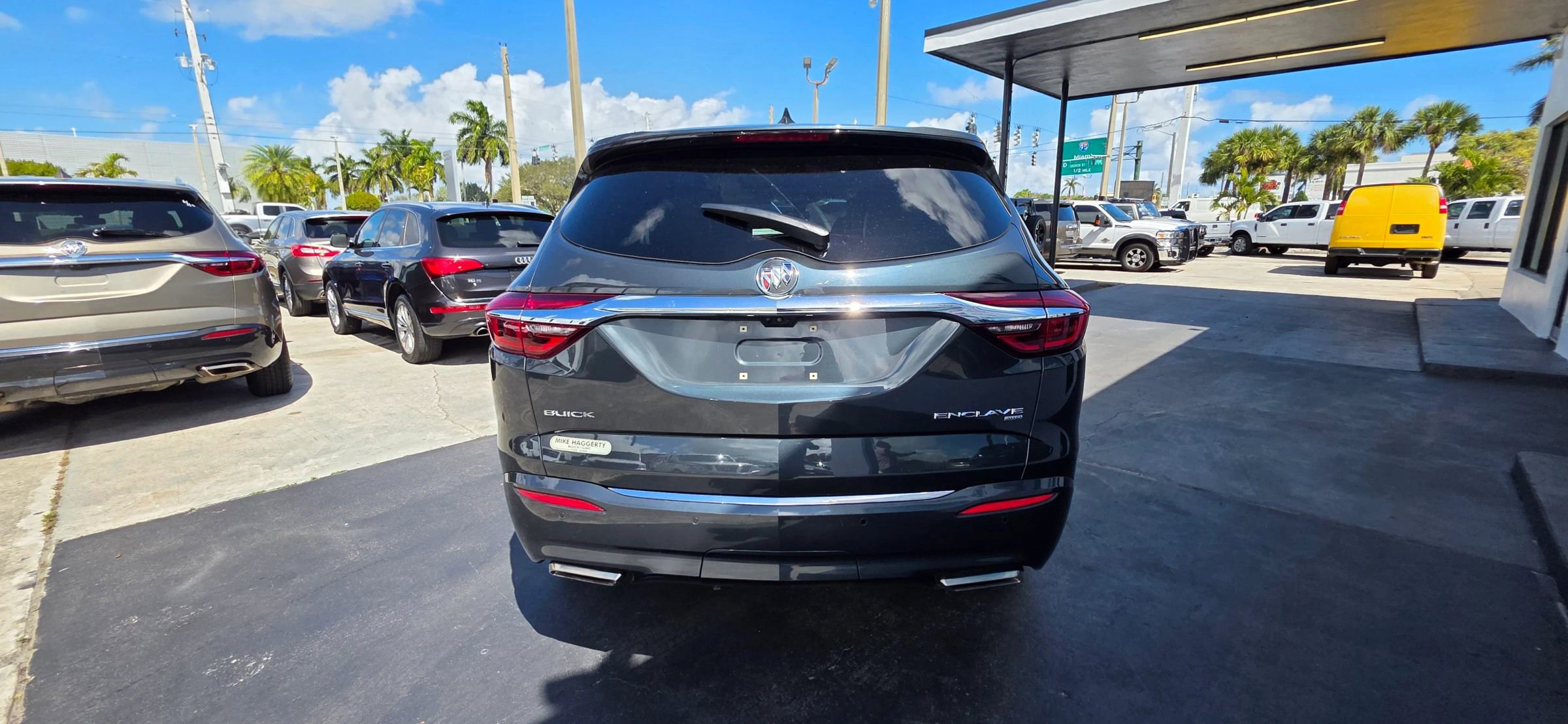 Used 2018 Buick Enclave Avenir w/ Avenir Technology Package AWD/4WD image 5
