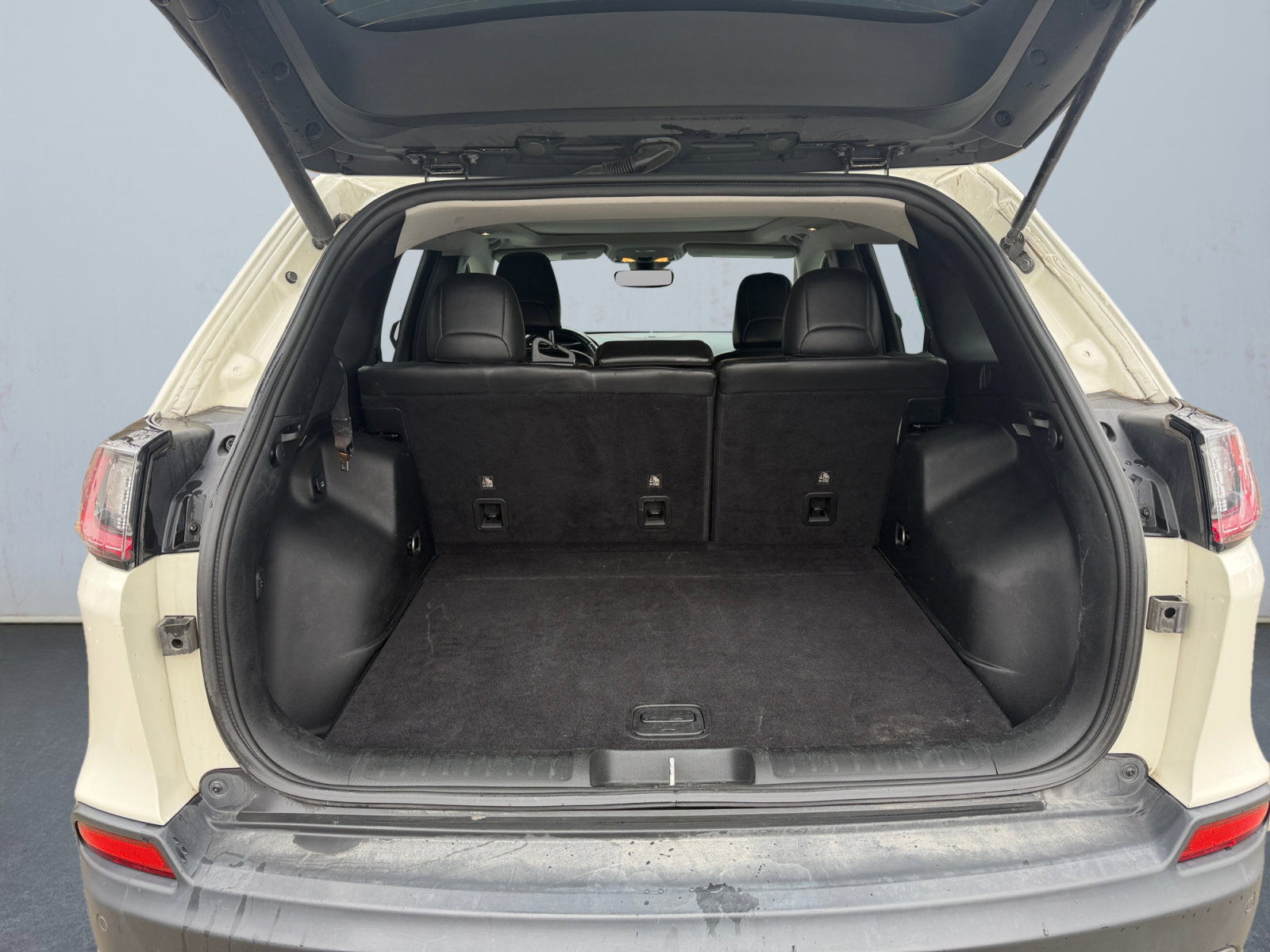 Used 2019 Jeep Cherokee Trailhawk image 15