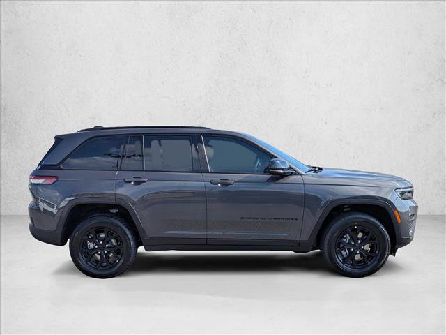 New 2025 Jeep Grand Cherokee Altitude image 4