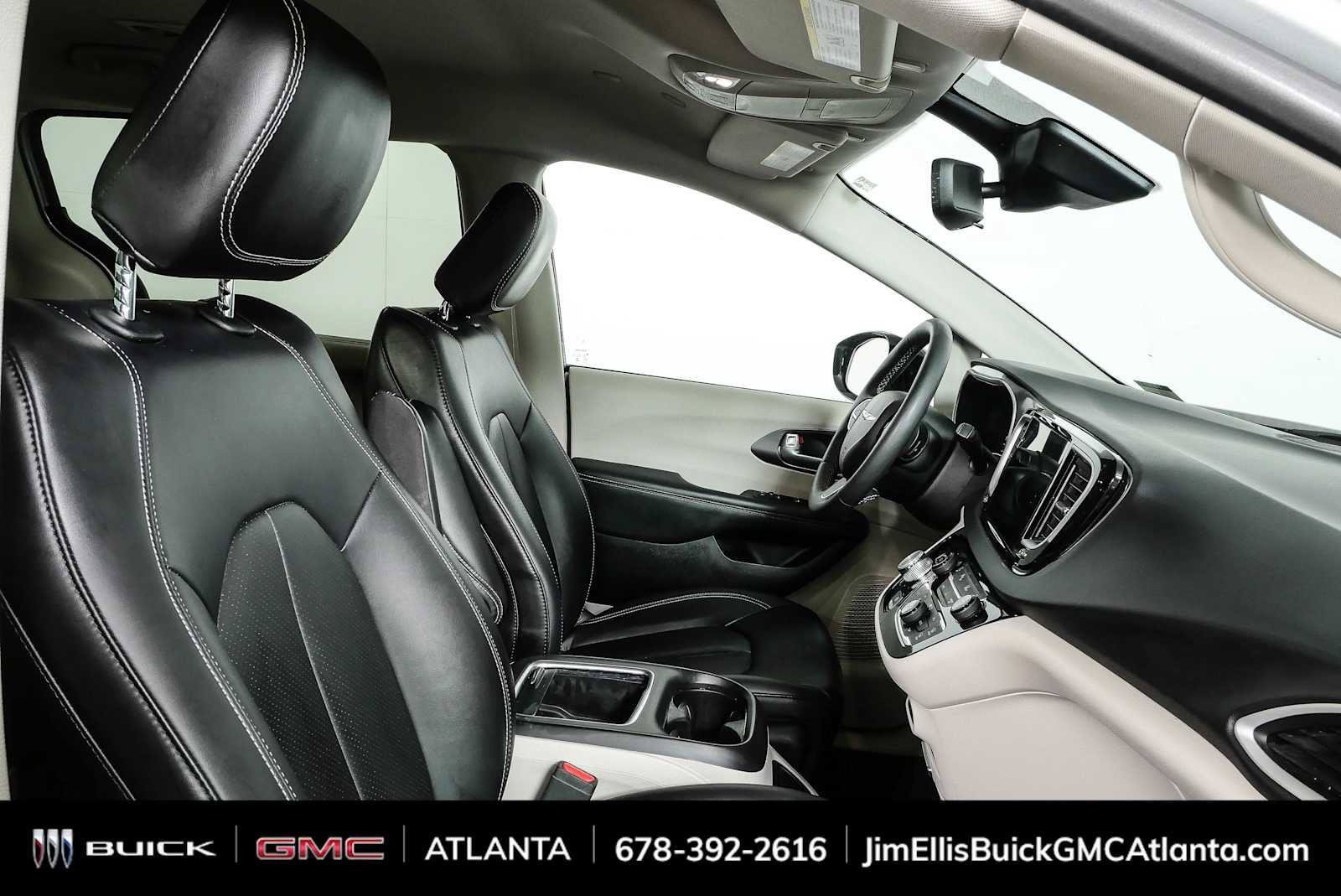 Used 2024 Chrysler Pacifica Touring-L FWD image 20