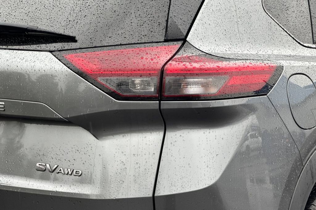 Used 2024 Nissan Rogue SV image 25