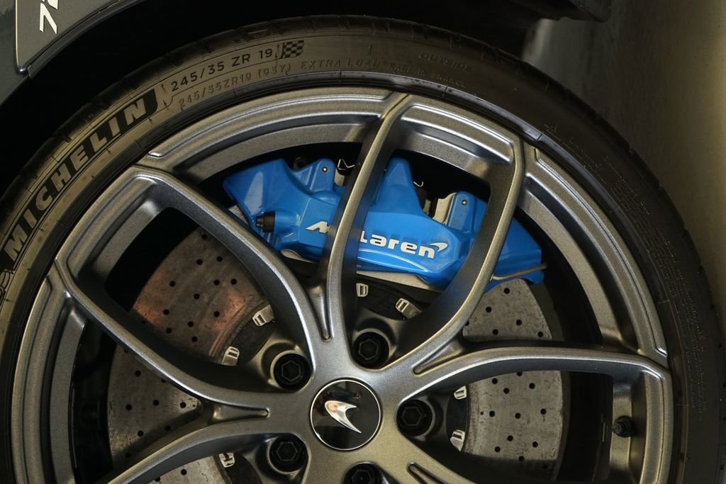 Used 2020 McLaren 720S Spider image 39