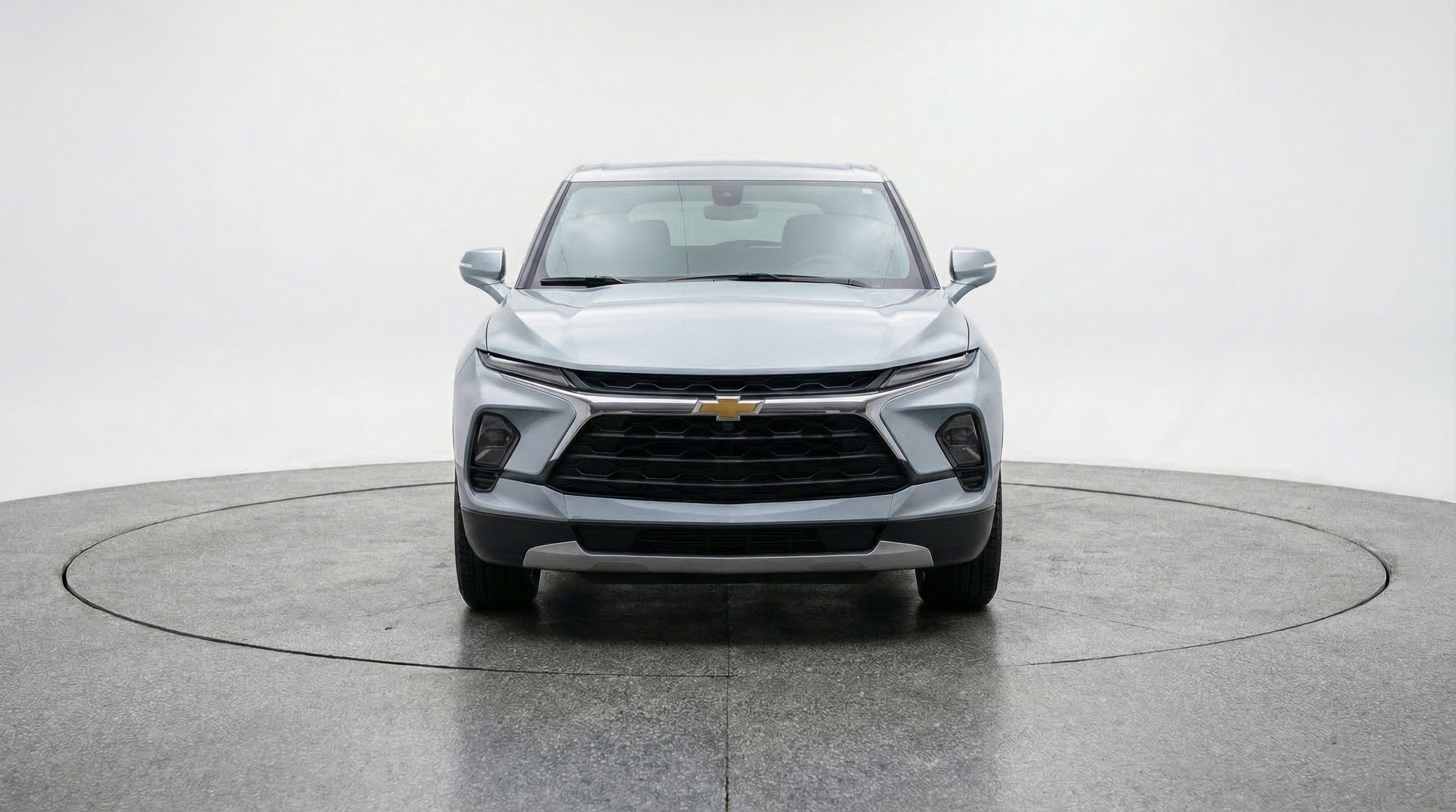 Used 2025 Chevrolet Blazer LT image 2
