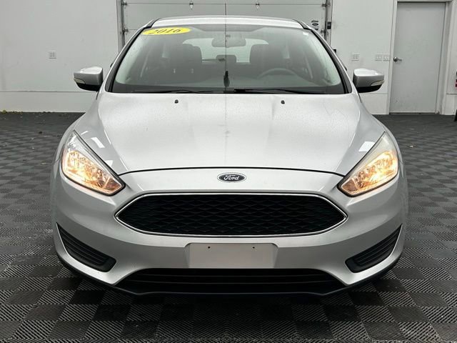 Used 2016 Ford Focus SE w/ SE Power Seat Package image 12