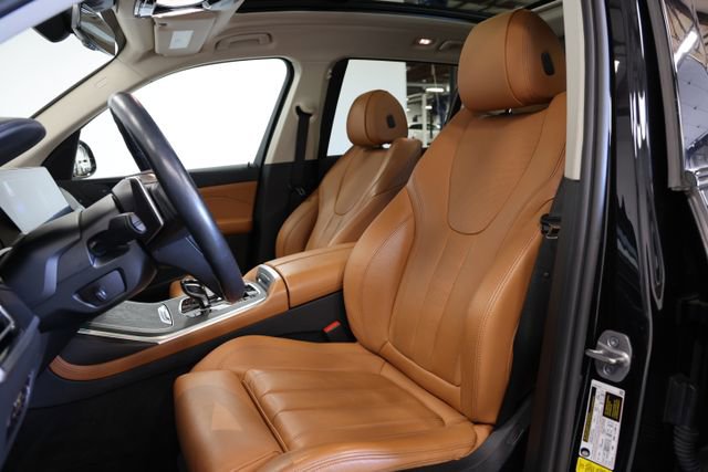 Used 2022 BMW X7 xDrive40i w/ Premium Package image 14
