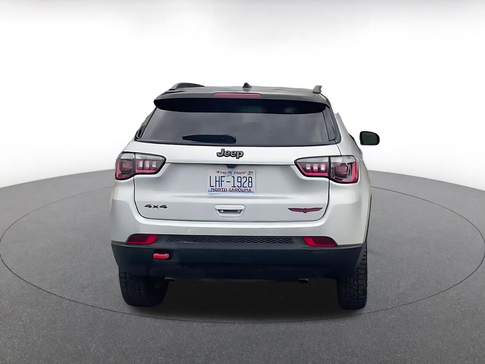 Used 2025 Jeep Compass Trailhawk image 12