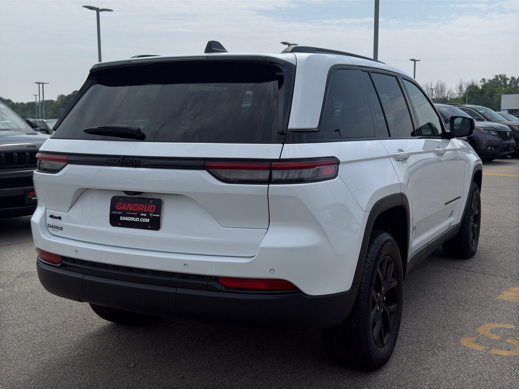 New 2025 Jeep Grand Cherokee Altitude w/ Trailer Tow Package AWD/4WD image 5