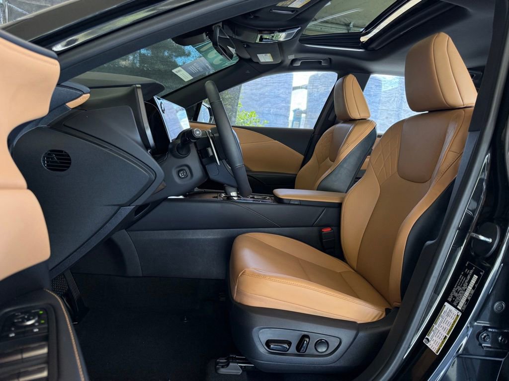 Certified 2024 Lexus RX 350h w/ Convenience Package image 18