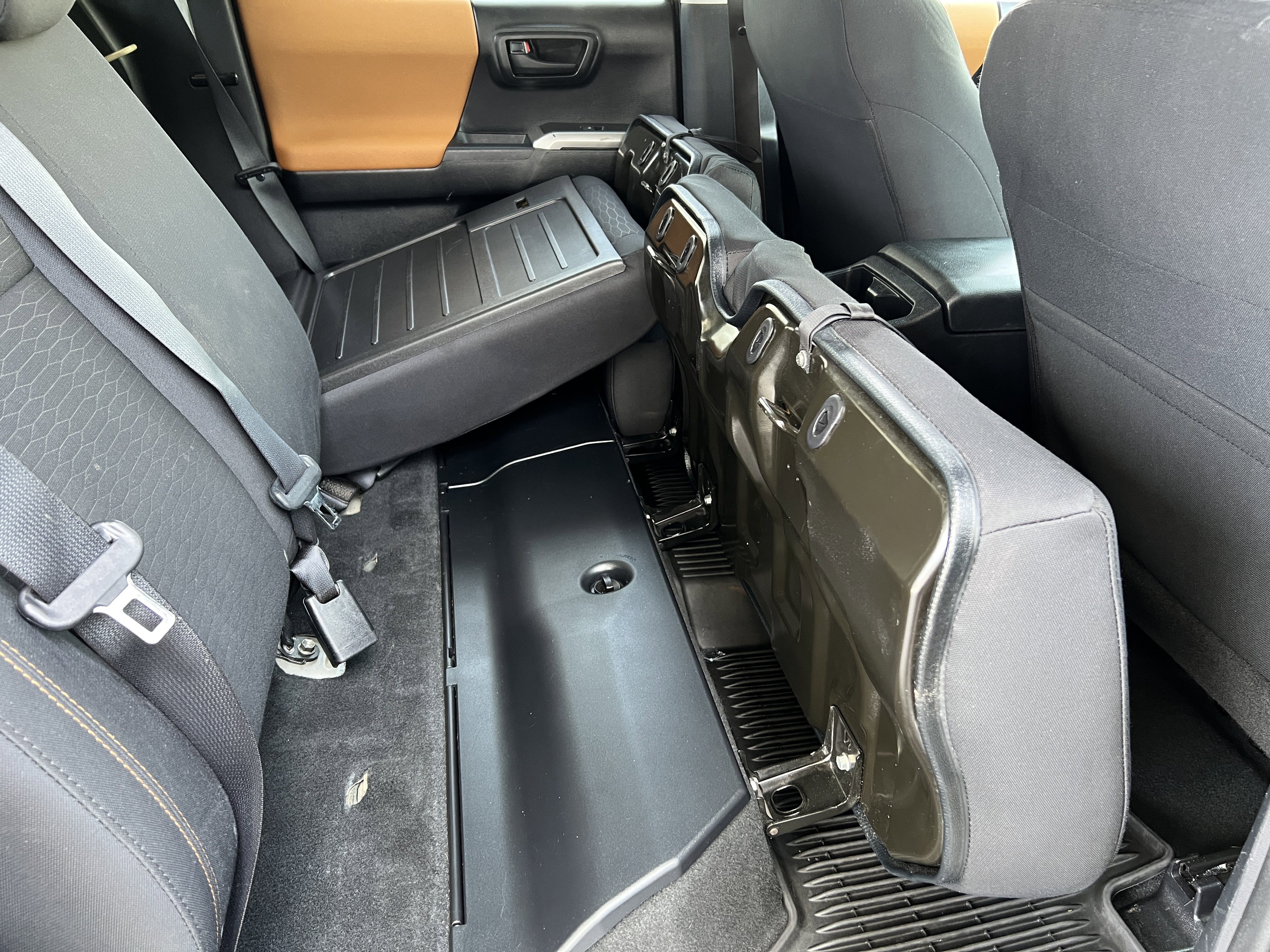 Used 2016 Toyota Tacoma SR5 w/ SR5 Appearance Package (SN) RWD image 21