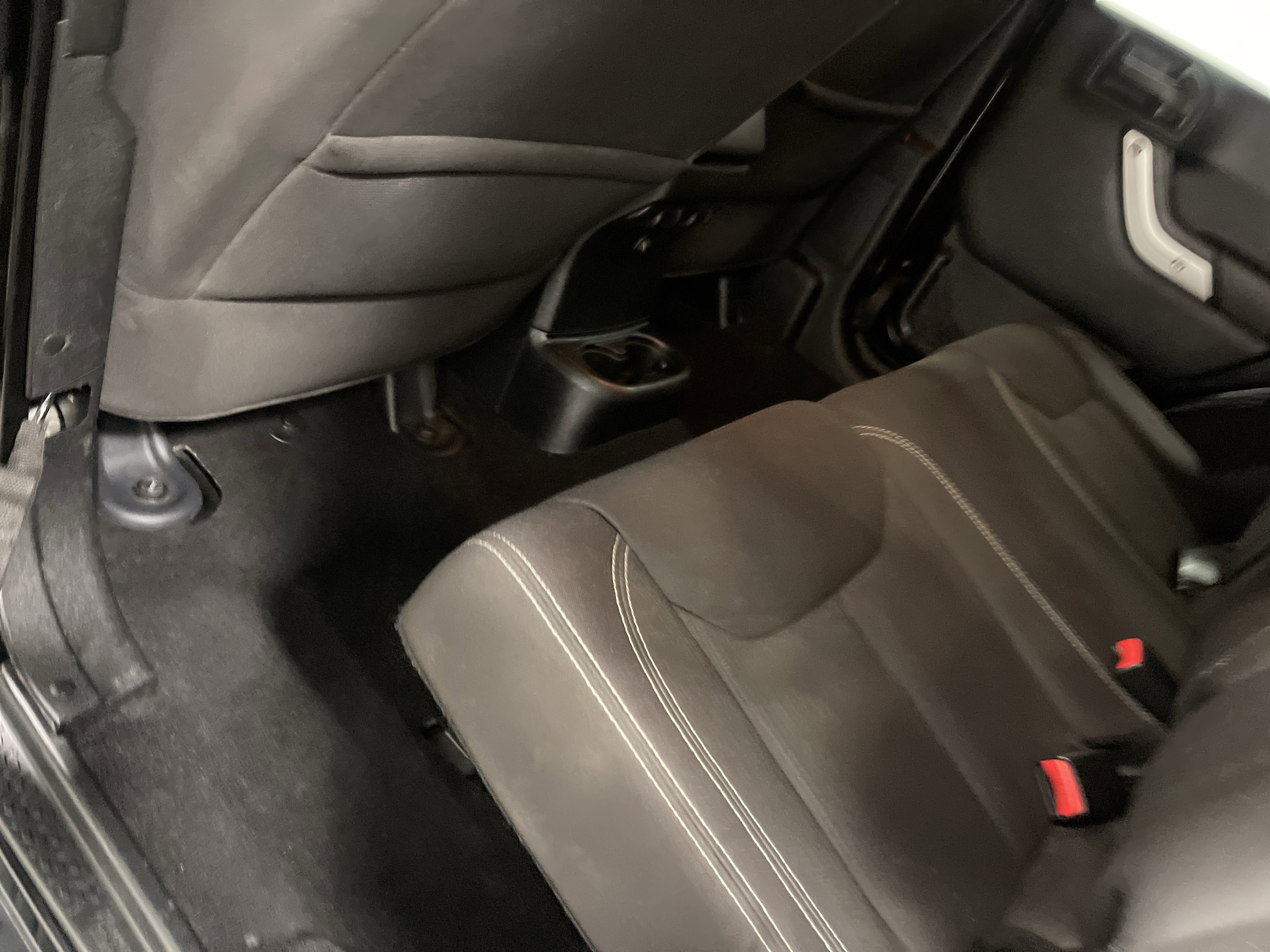 Used 2015 Jeep Wrangler Unlimited Sahara w/ Connectivity Group image 17