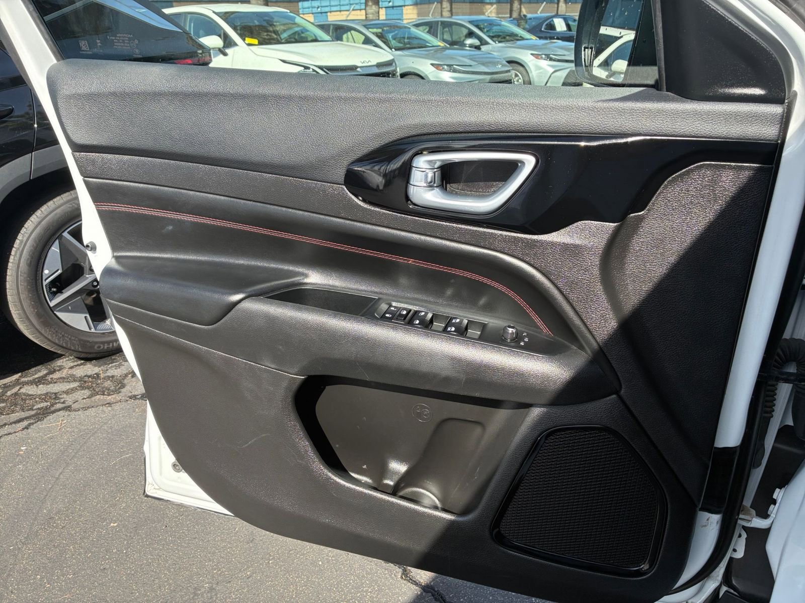 Used 2025 Jeep Compass Trailhawk w/ Trailer Tow Group image 18