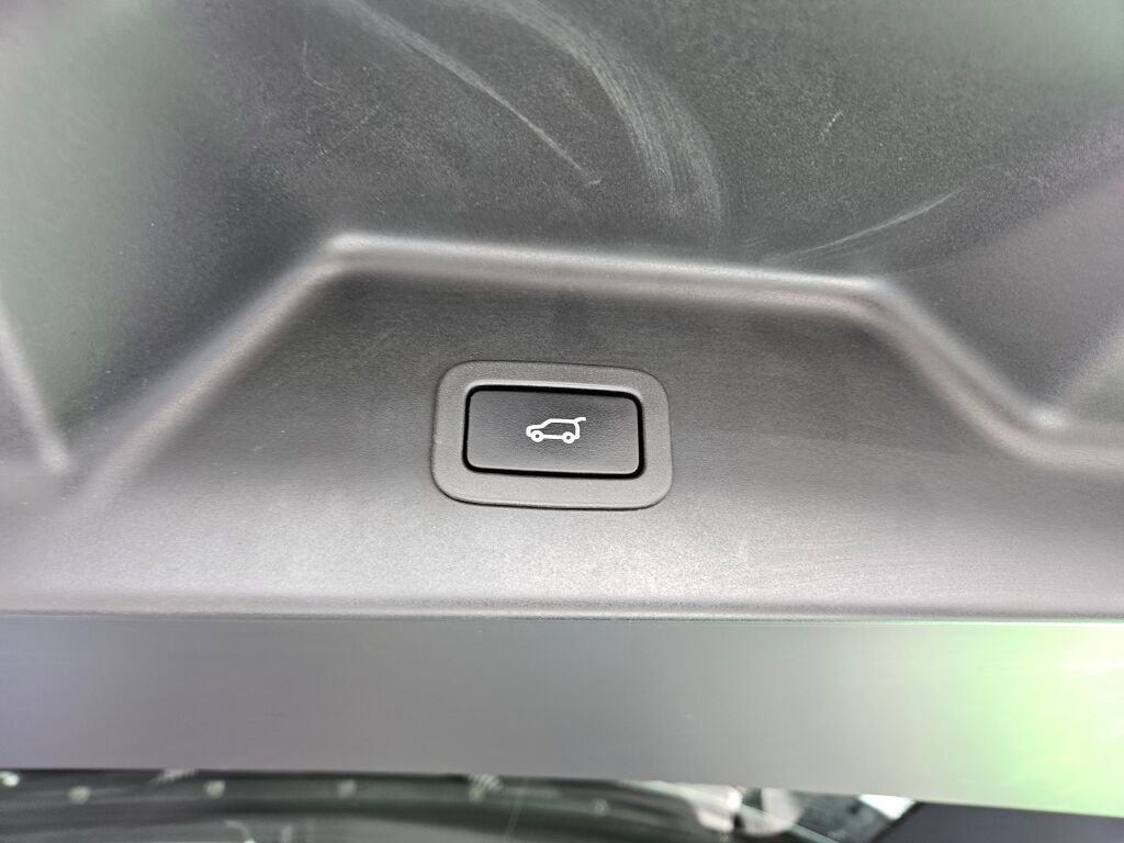 Used 2016 Land Rover Range Rover Supercharged image 11