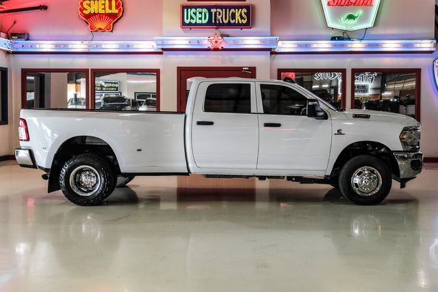 Used 2024 RAM 3500 Tradesman w/ Chrome Appearance Group image 9