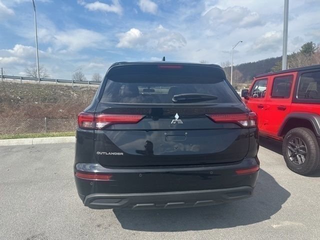 Used 2024 Mitsubishi Outlander ES image 19