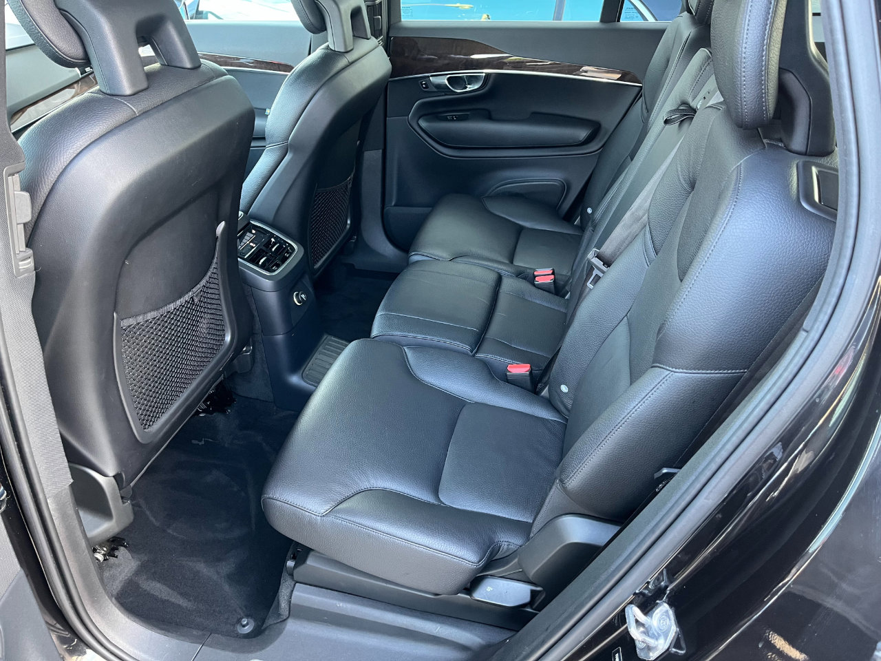 Used 2016 Volvo XC90 T8 Momentum image 13