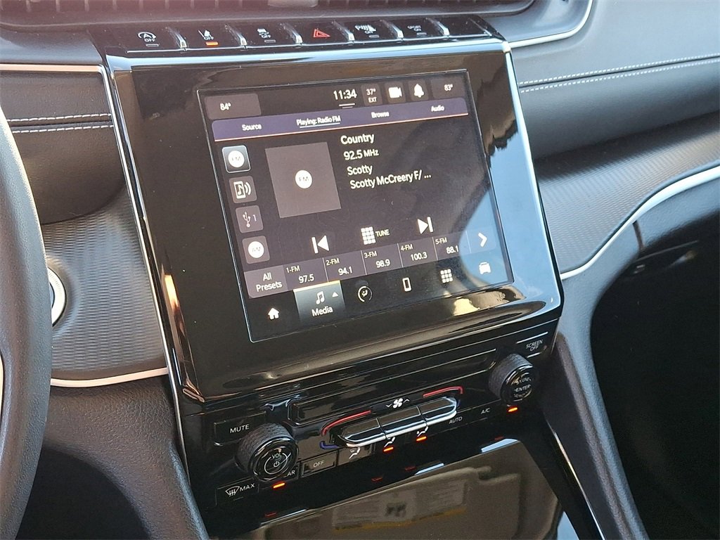 Used 2023 Jeep Grand Cherokee L Laredo image 18