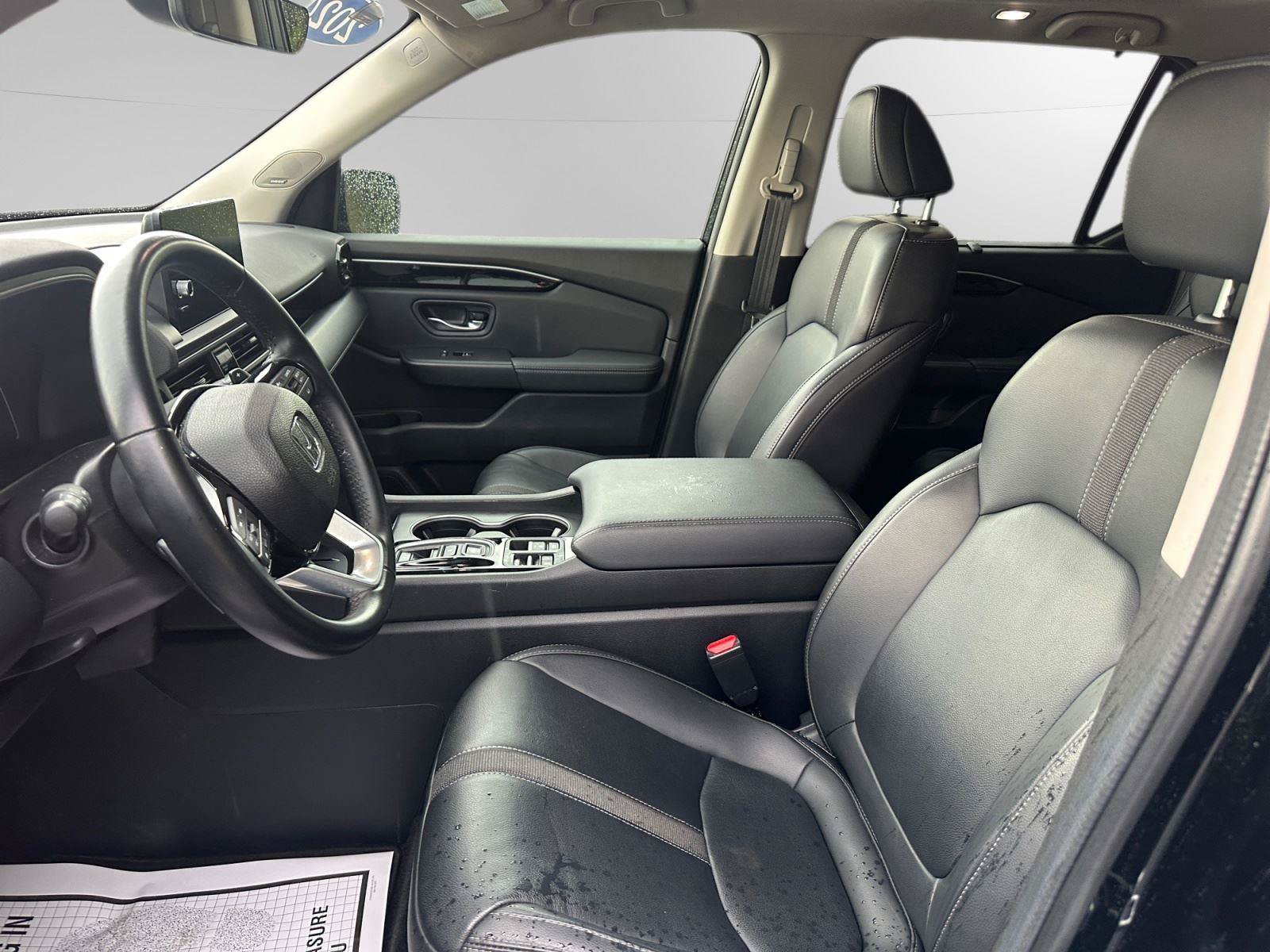 Used 2024 Honda Pilot Touring image 11