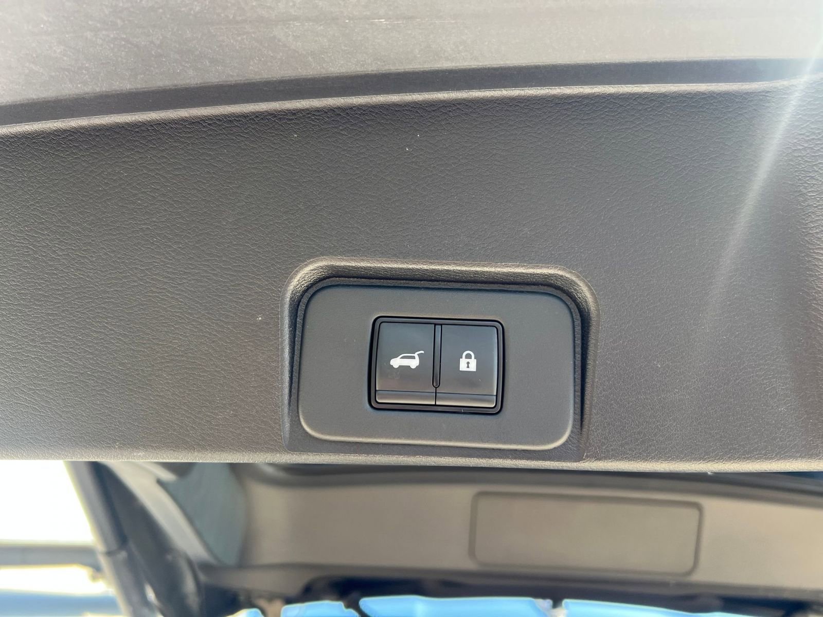 Used 2025 Nissan Rogue SV image 23