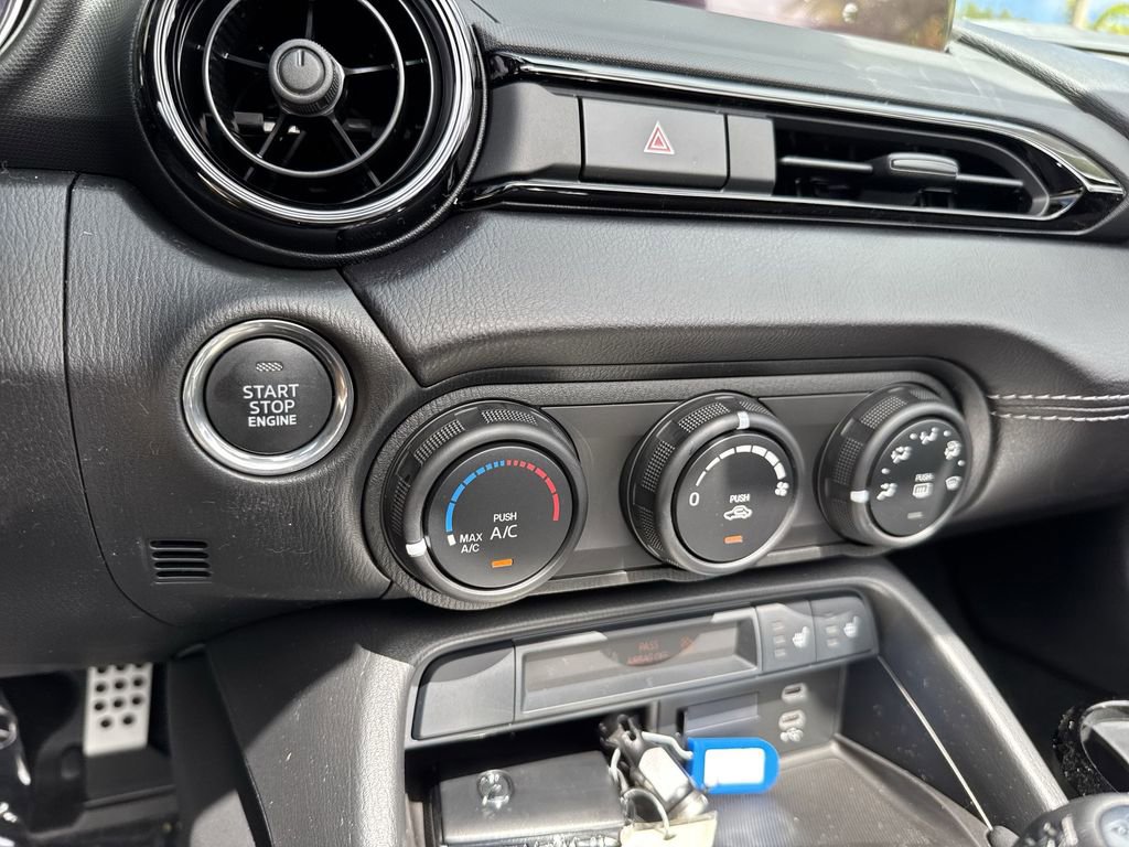New 2026 MAZDA MX-5 Miata Club w/ Interior Package RWD image 49