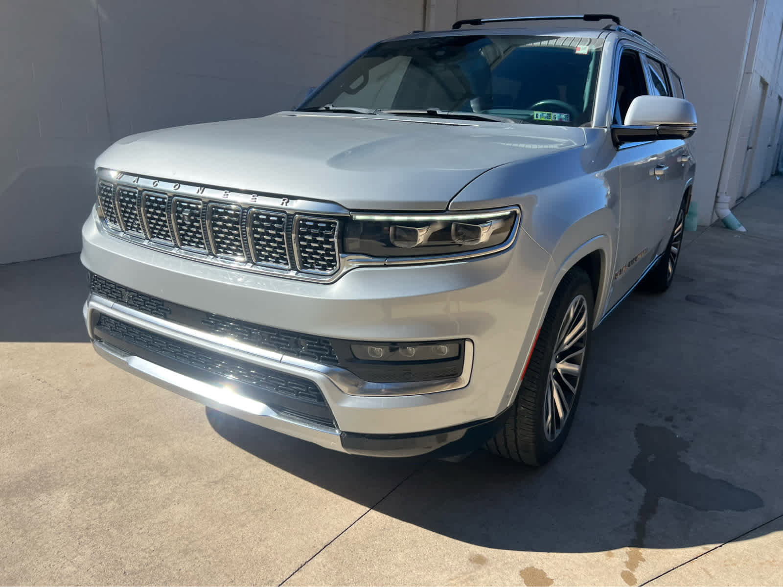 Used 2022 Jeep Grand Wagoneer Series III AWD/4WD image 1