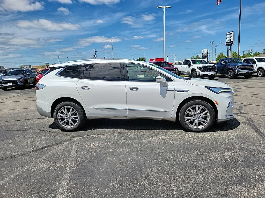 Used 2023 Buick Enclave Essence w/ Experience Buick Package AWD/4WD image 4