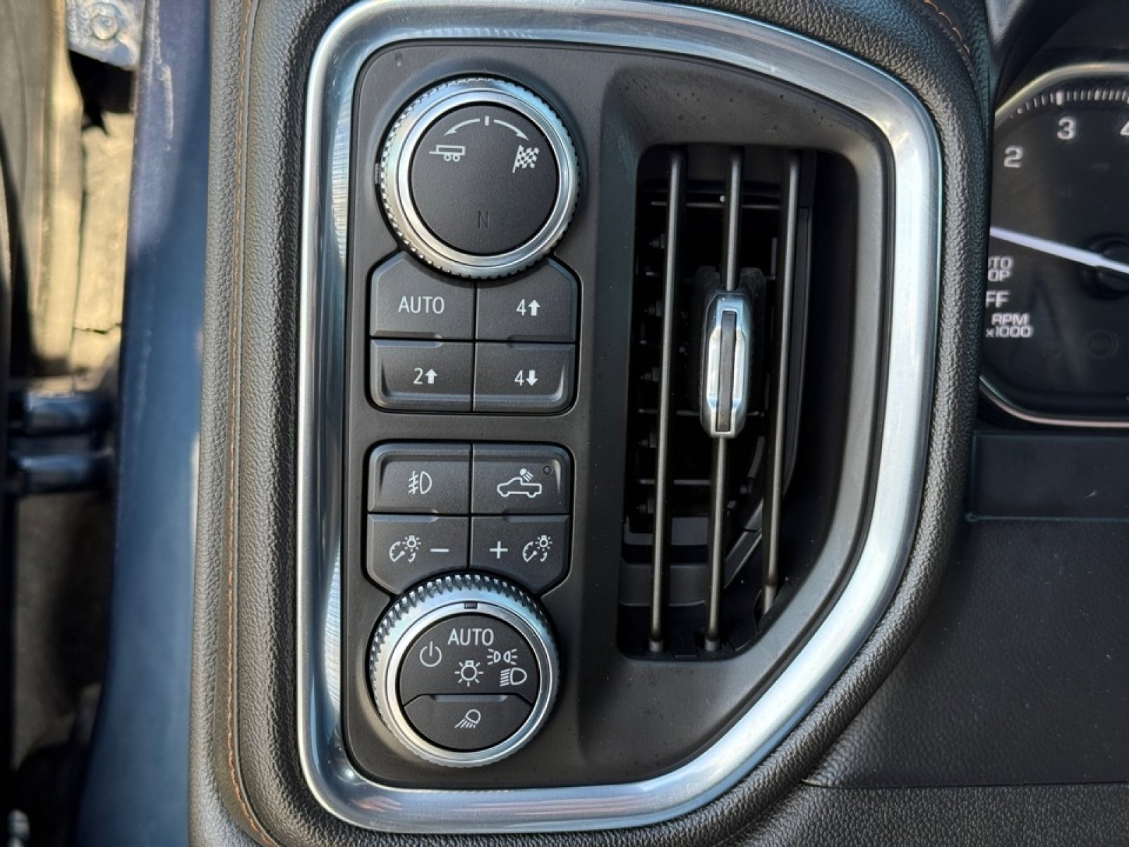 Used 2019 GMC Sierra 1500 AT4 w/ Off Road Performance Package image 33