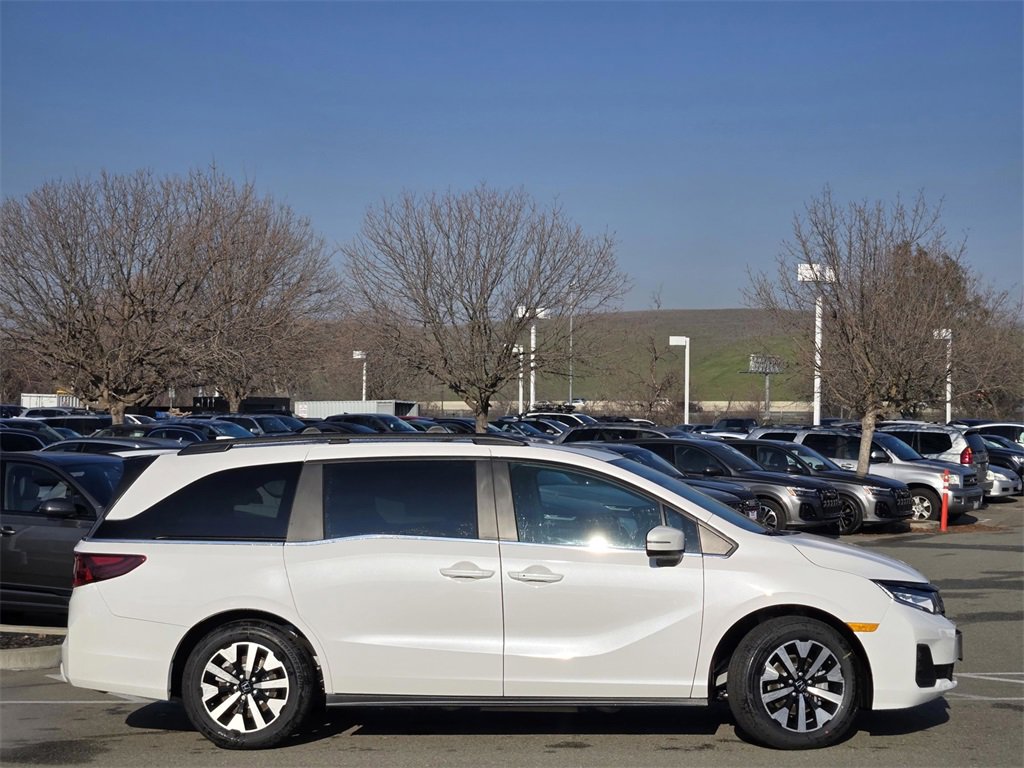 New 2026 Honda Odyssey EX-L image 3