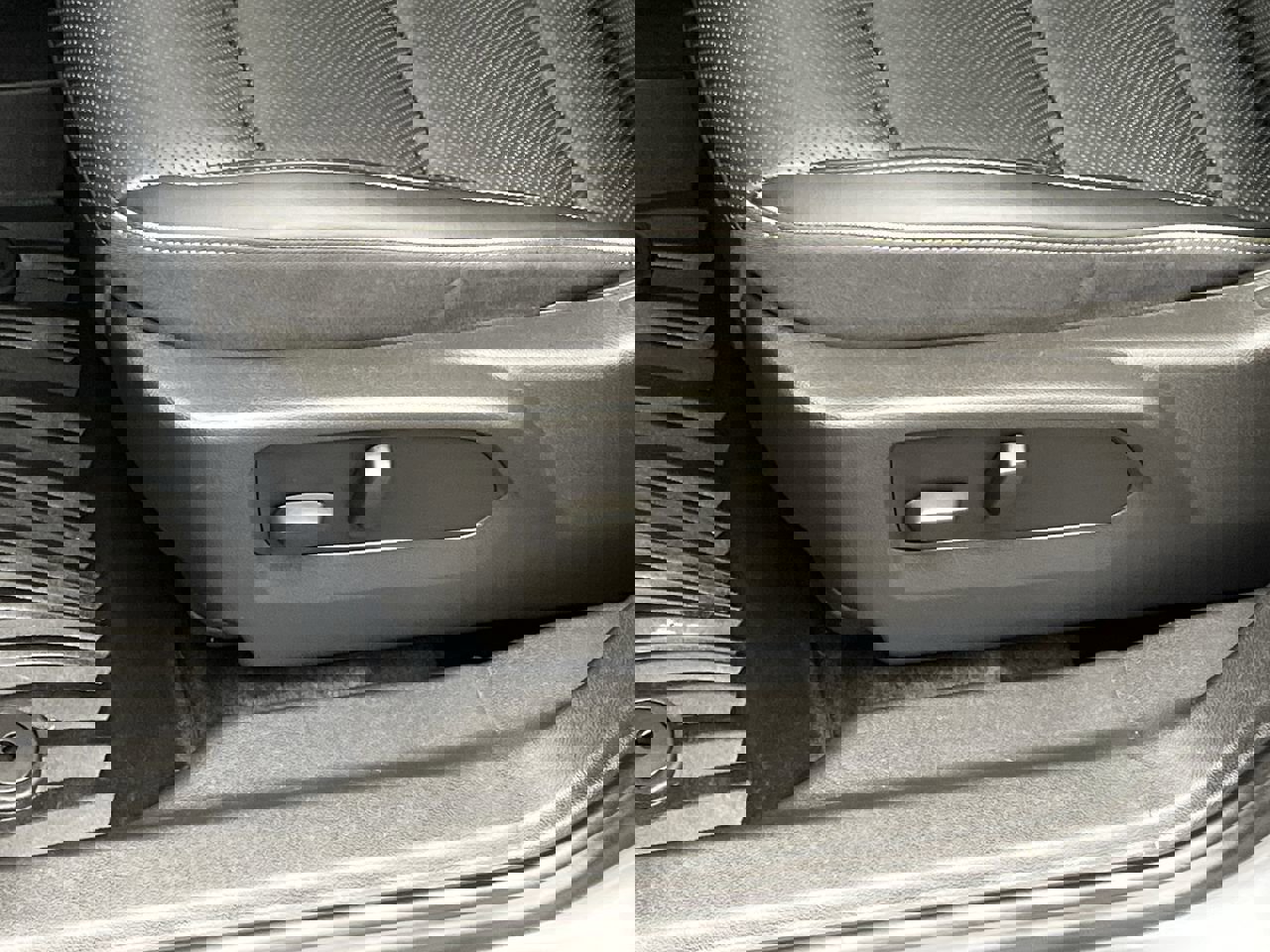 Certified 2022 Buick Envision Essence w/ Technology Package I image 11