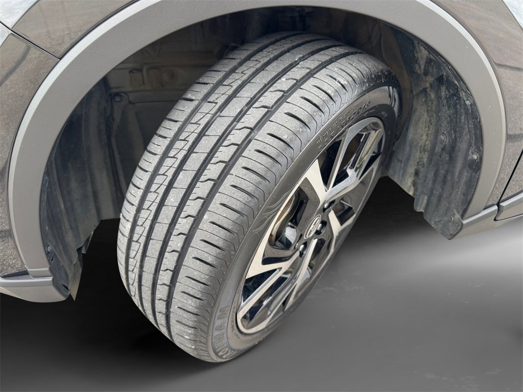 Used 2021 Toyota C-HR XLE image 10