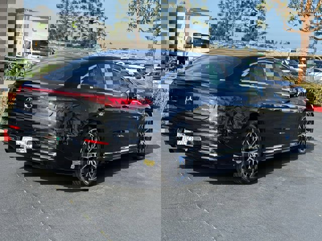 Used 2022 Mercedes-Benz EQS 580 4MATIC Sedan image 11