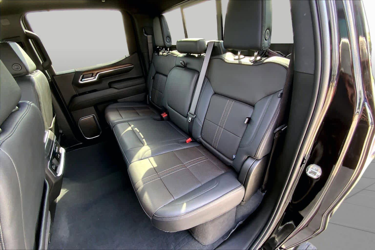 Used 2024 Chevrolet Silverado 1500 High Country w/ High Country Premium Package AWD/4WD image 41