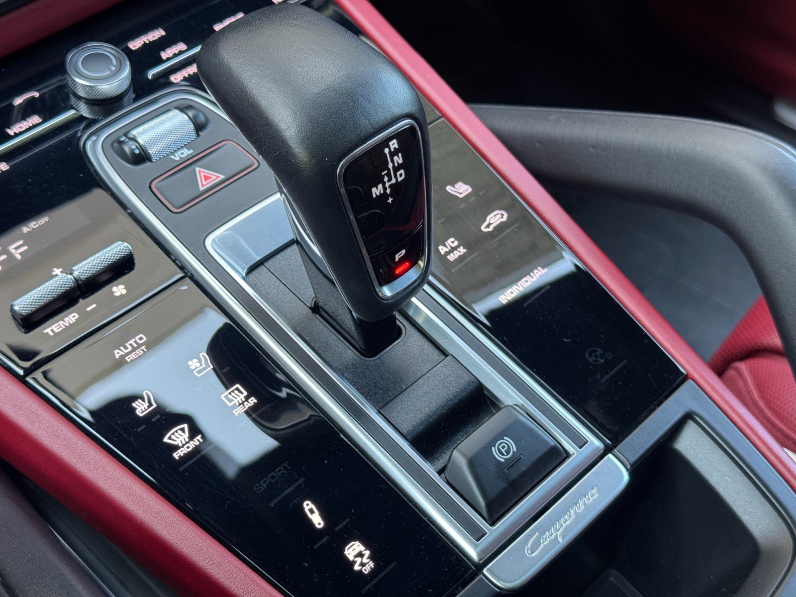 Used 2022 Porsche Cayenne Turbo S w/ Assistance Package image 34